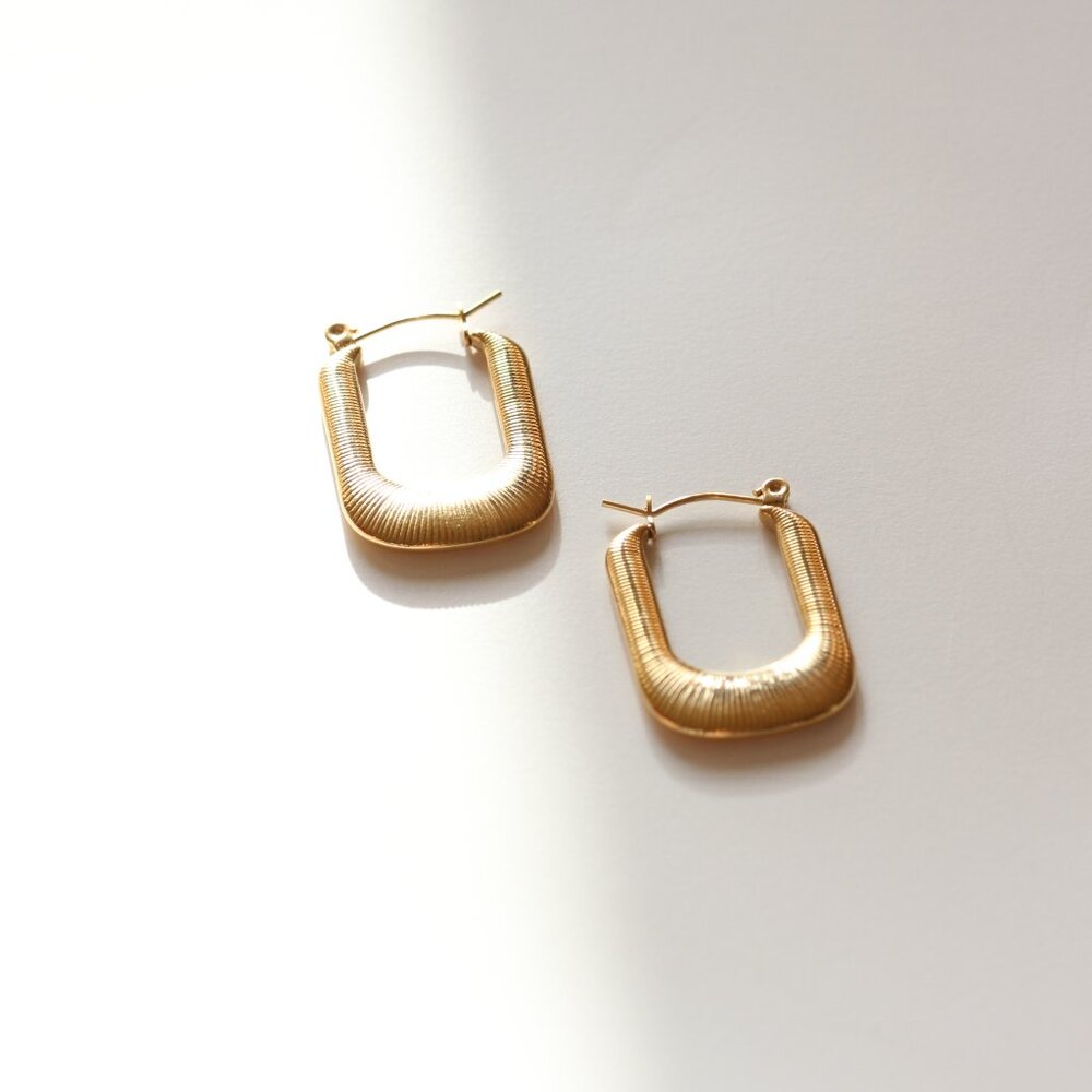 Mejuri Gold Textured Rectangular Hoop Earrings - Picture 5 of 5
